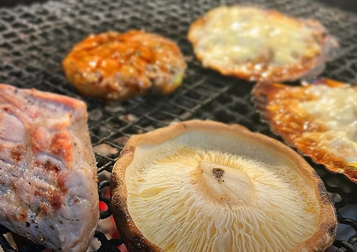 夜は炉端焼き