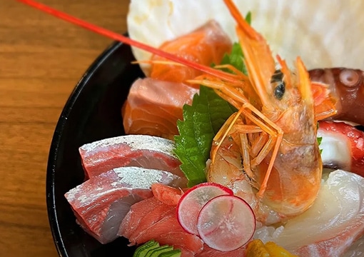 昼は海鮮丼